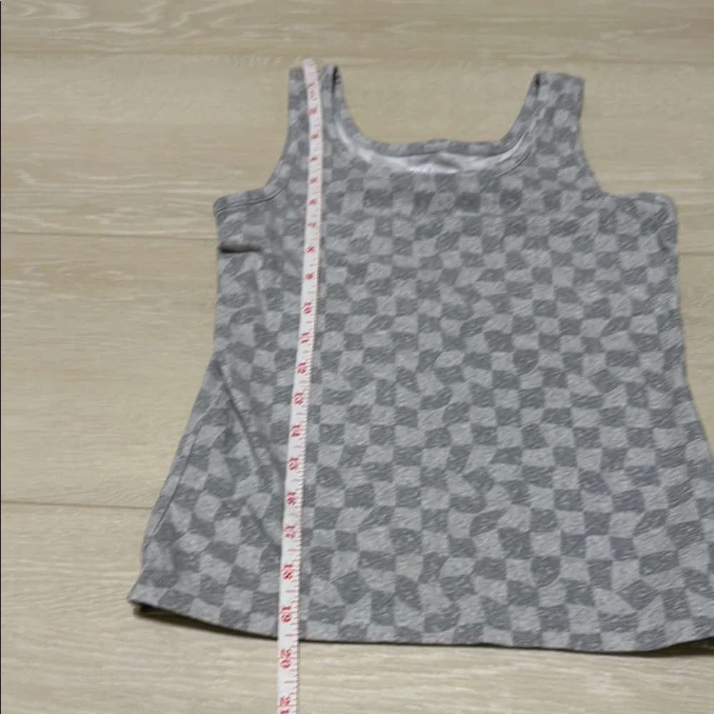 ✨ Old Navy Gray Fitted Sleeveless Tank Top